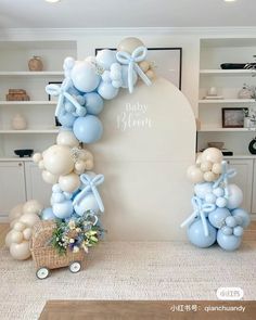 balloons are arranged in the shape of an arch for a baby's first birthday