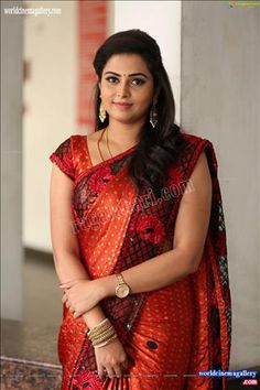 Actress in Saree Chennai Bride, Actress In Saree, Dp For Instagram, Instagram Dp, Indian Woman, Red Saree, Corset Lingerie, Beautiful Saree