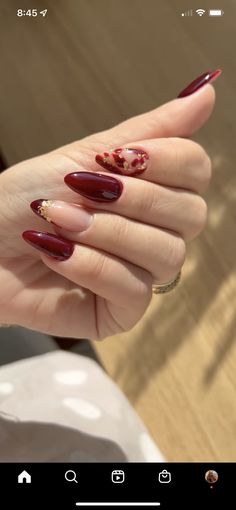 Red Nail Designs Wedding, Red Royal Nails, Red Nails With Marble Design, Red Nails Acrylic Design Simple, Burgundy Nail Art Designs Classy, Cherry Wine Nails Almond, Cute Red And Gold Nails, Red Bridesmaid Nails, Red And Gold Flake Nails