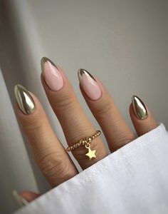 30 Fall Chrome Nails: Trendy Colors and Designs for Stunning Autumn Manicures Sage Pearl Nails, Sage Chrome Nails, Gold Holiday Nails, Nail Designs Simple, Chrome Nail Designs, Bridesmaids Nails, Pink Chrome Nails, St Patricks Day Nails