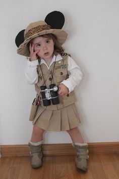 Kids Safari Costume, Safari Theme Family Outfit, Safari Themed Outfits, Mickey Safari Birthday Party, Safari Theme Party Outfits, Kids Safari Outfit, Safari 3rd Birthday Party, Safari Look Outfits, Jungle Theme Costume