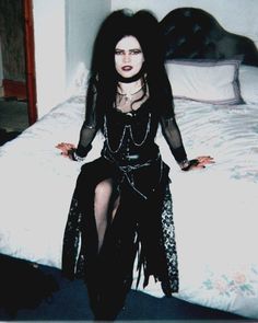 Planet Sheen, 80s Trad Goth, Foggy Cemetery, Alt Culture, Trad Goth Outfits, Gothic Inspiration, Witchy Outfits