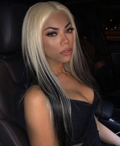 Saweetie Icy Girl, Hair Streaks Blonde, Blonde Underneath Hair, Y2k Hairstyle, Black Hair With Blonde Highlights, Icy Girl, Blonde Streaks, Y2k Hairstyles, Hair Color Chart