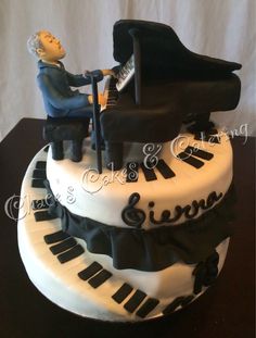 a cake that has a man playing the piano on it