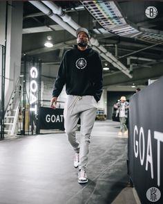 Kd Outfits, Kevin Durant Wallpapers, Slim Reaper, Nba Drip, Jordan Low, Nba Outfit, Nba Fashion, Jordan Outfit, Basketball Photography