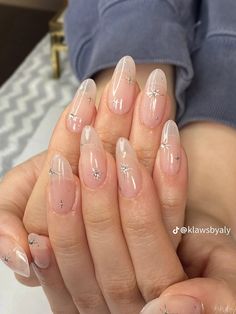 Nail Inspo Almond With Design, Clear Almond Nails With Rhinestones, Nails Acrylic With Gems Simple, Simple New Years Nails Acrylic, Nail Inspiration Sparkle, Birthday Neutral Nails, Gel Nails With Extensions, Sparkle Nail Design Ideas, Nail Inspo Party