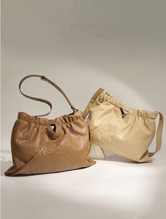 Durable and Stylish Genuine Leather Shoulder Bag for Women with Crossbody and Hand-Carry Options