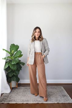 Service Outfits, Pants Outfit Work, Wide Leg Pants Outfit, Wide Leg Pants Outfits, Leg Pants Outfit, Teaching Outfits, Trouser Outfits, Business Casual Outfits For Work, Wide Leg Dress Pants