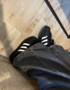 Kicks Aesthetic, Superstar Outfit, Koleksi Makeup, Adidas Superstar Black, Black Superstar, Superstar Shoes, Superstars Shoes, Adidas Girl