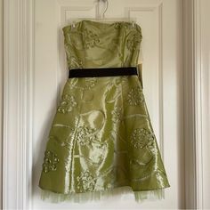 Nwt Vintage Green Strapless Dress By Jessica Mcclintock. Beautifully Designed. Zip Up In Back With Two Layers. Removable/Adjustable Black Tie. Originally $198 - Length: 30" Bust: 15" Vintage Homecoming Dresses Short, 2000s Hoco Dress, Hoco Dress Unique, Y2k Formal Dress, Vintage Hoco Dress, Green Layered Dress, Vintage Prom Dresses 90s, Ava Core, Y2k Birthday