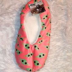 Star Wars The Mandalorian Baby Yoda/Grogu/The Child Slippers Pink With Grogu's Green Head Super Soft Rubber Dots On Soles For Non-Slip Size S/M Shoe Size 5.5-7.5 Size M/L Shoe Size 8-10 Nwt Disney Shoes, Star Wars The Mandalorian, The Mandalorian, Soft Rubber, Pink And Green, Star Wars, Slippers, Dots, Women Shoes