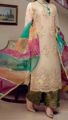 Organza Dupatta Designs, Desi Dress, Simple Frock Design, Shirt Pant, Fancy Dresses Long, Embroidered Lace Fabric, Pakistani Dress, Simple Pakistani Dresses, Wedding Look