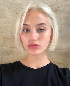 Platinum Blonde Chin Length Hair, Platinum Blonde French Bob, Very Short Blonde Bob, Blonde Chin Length Hair, Platinum Short Hair, Short Platinum Blonde Hair, Short Blonde Bobs, Short White Hair