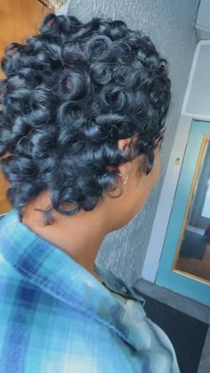 Curls On Short Hair Black Women, Tight Curls Short Hair, Wedding Hairdo, Shorts Hairstyles, Hair 90s, Short Relaxed Hairstyles