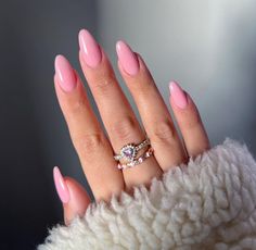 Thick Acrylic Nails, Wide Nail Beds, Round Fake Nails, Pink Oval Nails, Nails Short Oval, Nails Press Ons, Diy Prom, Wide Nails, Nail Beds