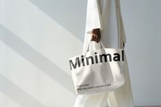 Minimal Bag Design, Store Mockup, Branding Mockups Free, Luxury Paper Bag, 3d Crafts, Minimal Bags, Tote Bag Mockup, Aesthetic Tote Bag