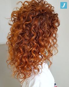 Fall Auburn Hair, Sunrise Hair, Curly Color, Ginger Hair Color, Curly Hair Photos, Natural Curls Hairstyles, Tequila Sunrise