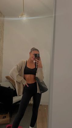 20+ Athleisure Outfits Every Fashion Person Loves in 2024 11 Katerina Berezhna, Workout Pics, Celebrity Workout, Healthy Lifestyle Motivation