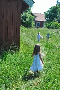 Country Kids, A Barn, Red Barn, White Dresses, 인물 사진, Future Life, The Grass, Anthropology, Future Kids