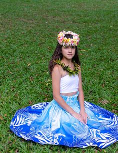 This Pa'u skirt is artfully handcrafted in Hawaii. These pa'u skirts--hula skirts--are performance grade and made for grace and flow as well as comfort. Made in Hawaii Length: 31 inches or 78.75 cm Adjustable Waist Size: Up to 60 inches or 152.4 cm 4 elastic bands Single layered for great flow More Made in Hawaii items: https://www.etsy.com/shop/NinthIsle?ref=search_shop_redirect Hula Skirt Outfit Hawaii, Hula Dancer Costume, Hawaii Skirts Hula, Hawaii Dance Hula, Hawaiian Dancers, Hula Skirt, Hula Dance, Hula Dancers, Hawaii Art