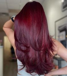 The best hair colors of 2024: trends you need to try now 4 Blonde Face Framing Highlights Red Hair, Cheery Red Hair Colour, Aubergine Hair Color, Autumn Highlights, Wine Red Hair Color, Fall Red Hair, Cherry Cola Hair Color, Cherry Cola Hair, Red Hair Color Ideas