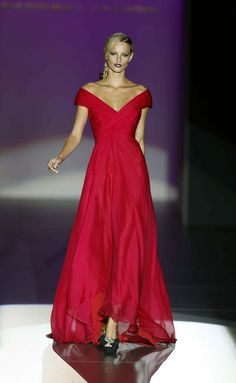 Hannibal Laguna, Red Gowns, Gala Dresses, Gorgeous Gowns, Beautiful Gowns, Mother Of The Bride Dresses, Night Dress, Elegant Dresses