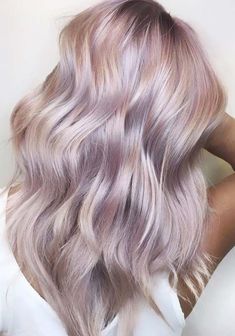 Coloration : 22 nuances pastel pour se démarquer cet été Dusty Rose Hair Color, Dusty Rose Hair, Rose Hair Color, Gold Hair Colors, Hair Color Rose Gold, Blond Balayage, Hair Color Pastel