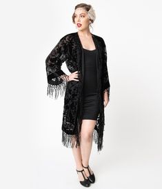 1920s Shawl, Scarf Coat, Kimono, Capelet, Fur Shrug and Stole Flapper Costume, Flapper Style