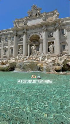 the trevi - roma fountain is surrounded by clear blue water