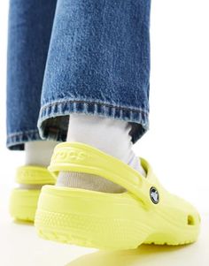 Schuhe, Stiefel & Sneaker von Crocs Da musst du nicht weiterscrollen Zum Überziehen Fersenriemen für einen sicheren Sitz Typisches Crocs-Logo Belüftungsschlitze unterstützen das Abfließen von Wasser und Schmutz Croslite-Fußbett passt sich dem Fuß an, für perfekte Passform und besseren Halt Leichte Sohle, die keine Spuren hinterlässt Crocs Logo, Trainer Heels, Wide Jeans, Jumpsuit Shorts Rompers, Nike Fashion, Boots And Sneakers, Swimwear Sale, Maxi Dress Trend, Hoodies For Sale