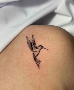 a small hummingbird tattoo on the right thigh