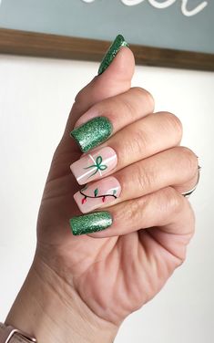 Xmas Nails Green, Green Winter Nails, Present Nails, Press On Nail Designs, Christmas Present Nails, Nail Art Winter, Christmas Press On Nails, Abstract Nail, Nails Luxury