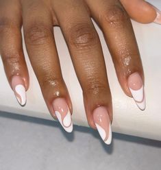 29 Top Almond Shape Nail Designs - Gist94 Short Nails For Dark Skin, Almond Shape Nail Designs, Nails For Dark Skin, Simple Short Nails, Glitter Gel Nail Designs, Almond Shaped Nails Designs, Unghie Nail Art, Elegant Nail, Elegant Nail Designs