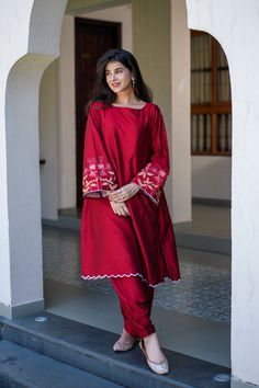 Red Dress Designs Pakistani Simple, Red Pakistani Suit, Easy Fancy Dress, Dresses Punjabi, Red Dress Design, Simple Suits, Shaurya Sanadhya, Dress Design Pakistani