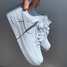 Casual White Shoes, Tennis Men, Sneaker Culture, White Casual Shoes, Black Men Street Fashion, Tenis Nike, Aesthetic Streetwear, Tshirt Design Men, Nike Air Force Ones