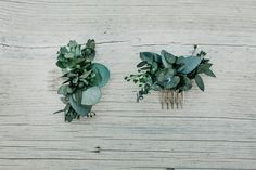 Greenery comb of preserved plants and eucalyptus leafs, a very nice accessory or decoration for the bride 's hair. They are also suitable for holy communion or just for a daily use. Price includes 1 piece. The width is usually up to 6cm (the iron comb itself is 2.5cm). If this doesn't suits you you, you may choose from Medium or Standard sizes. THE WHOLE EUCALYPTUS SERIES CAN BE ALWAYS SEEN HERE: https://etsy.me/35ouF2b The EUCALYPTUS series includes many items as combs, wreaths, bracelets, bouq Boho Wedding Bride, Bridal Hair Pieces Boho, Wedding Bride Hair, Bride Hair Vine, Preserved Eucalyptus, Floral Hair Pieces, Hydrangea Colors, Feuille Eucalyptus, Floral Comb