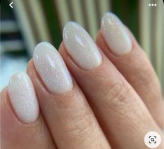 Round Christmas Nails, White Sparkly Nails, White Sparkle Nails, Christmas Nails 2023, Engagement Nails, Milky Nails, White Glitter Nails, Round Nails, Sparkle Nails