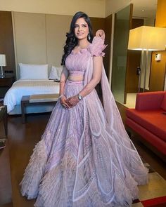 Dress For Sangeet Function, Sangeet Outfit Ideas, Engagement Dress For Bride, Reception Outfits, Reception Gowns, Indian Wedding Gowns, Sangeet Outfit, Indian Wedding Fashion, Latest Bridal Lehenga