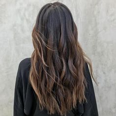 Lowlights For Brown Hair, Brown Hair Cuts, Brown Hair With Lowlights, Coffee Brown Hair, Brown Hair Trends, Coffee Hair, Brown Hair Shades, Brown Ombre Hair, Dark Caramel