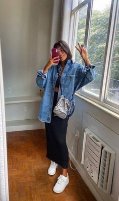 Denim Shirt Outfits, Cropped Denim Jacket Outfit, Oversized Denim Jacket Outfit, Kemeja Denim, Denim Shirt Outfit, Oversized Denim Shirt, Looks Jeans, Jean Jacket Outfits