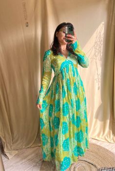 Maxi Dress Styles, Anarkali Designs, Green Anarkali, Full Sleeves Design, Simple Frock Design, Stylish Kurtis Design, Long Frock Designs, Simple Frocks, Anarkali Dress Pattern