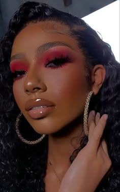 Make Up Looks On Black Women, Creative Outfits Black Women, Eyeshadow Looks For Brown Skin, Valentine Makeup Looks Black Women, Valentine’s Day Make Up Looks Black Women, Make Up Ideas Black Woman, Bold Makeup Looks Black Women, Red Eyeshadow Looks Black Women, Valentine’s Day Makeup Black Women