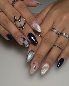 Nails Blue Cat Eye, Nail Designs With Cat Eye Polish, Nail Art Designs Cat Eye, Nail Inspo Cat Eye, Eye Cat Nails Design, Blue Cat Eye Nails Design, Nail Design 2024, Car Eye Nails, Cat Eye Nails Blue