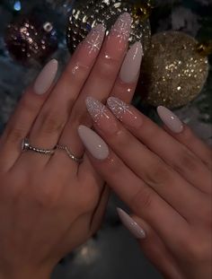 Credit from instagram Christmas Nail Inspo, Nye Nails, Girl Streetwear, Nude Nail, Amazing Nails, Blush Nails, Classy Acrylic Nails, Pretty Gel Nails