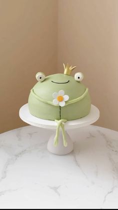 a frog cake sitting on top of a white plate