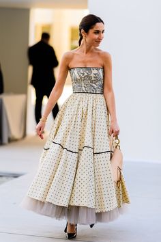 Raceday Outfits, Model Clothing, Paris Fashion Week Street Style, Ooh La La, Evening Dresses Elegant, Stylish Dress Designs, Fashion Week Street Style, Royal Fashion, Event Dresses