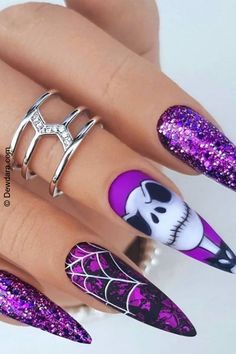 Get spooky with these fun Halloween nail polish designs. From cute ghosts to elegant witch-inspired patterns, scare in style! #HalloweenNails #SpookyMani #FestiveNailArt #BooBeautiful Vanessa Nails, Bestie Things, Cat Acrylic, Skull Nails