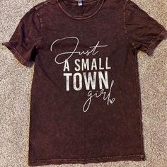 Size: Medium Brand: Rustee Condition: New Without Tags Soft And Comfortable, More Women’s Fit Graphic Acid Wash Tee In A Rich Brown. Just A Small Town Girl Graphic. Runs A Little Narrow, Would Better Fit A Small. Never Worn. Retails For $36. Cute Brown T-shirt For Summer, Cute Brown T-shirt For Spring, Cute Brown Summer T-shirt, Just A Small Town Girl, Small Town Girl, Girls Graphic Tee, Acid Wash, Small Town, Small Towns