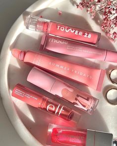 Gloss Labial, Makeup Needs, Lip Glosses, Makeup Obsession, Makeup Items, Makeup Essentials, Pretty Makeup