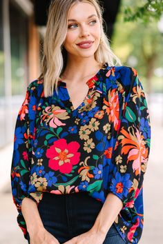 This is the blouse of your dreams! It's so chic and classy! The floral print is wonderfully bold and that flowy fit couldn't be comfy! This blouse is going to be a fab choice for any day at the office and then for drinks after!
Split v-neckline
3/4 sleeves
Floral print
Flowy fit
No stretch
Cam is wearing the small. Black Floral Blouse, Bold Floral Print, Mint Julep Boutique, Love Black, Model Fits, Wall Paint, Paint Designs, Floral Blouse, Black Floral